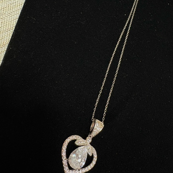 Elegant Silver Heart Pendant Necklace - Picture 4 of 8